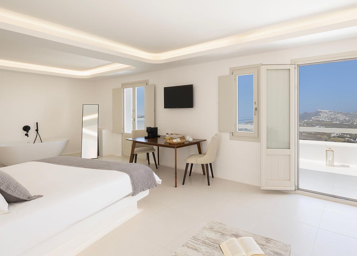 Honeymoon Suites with Private Hot Tub & Caldera Sea View